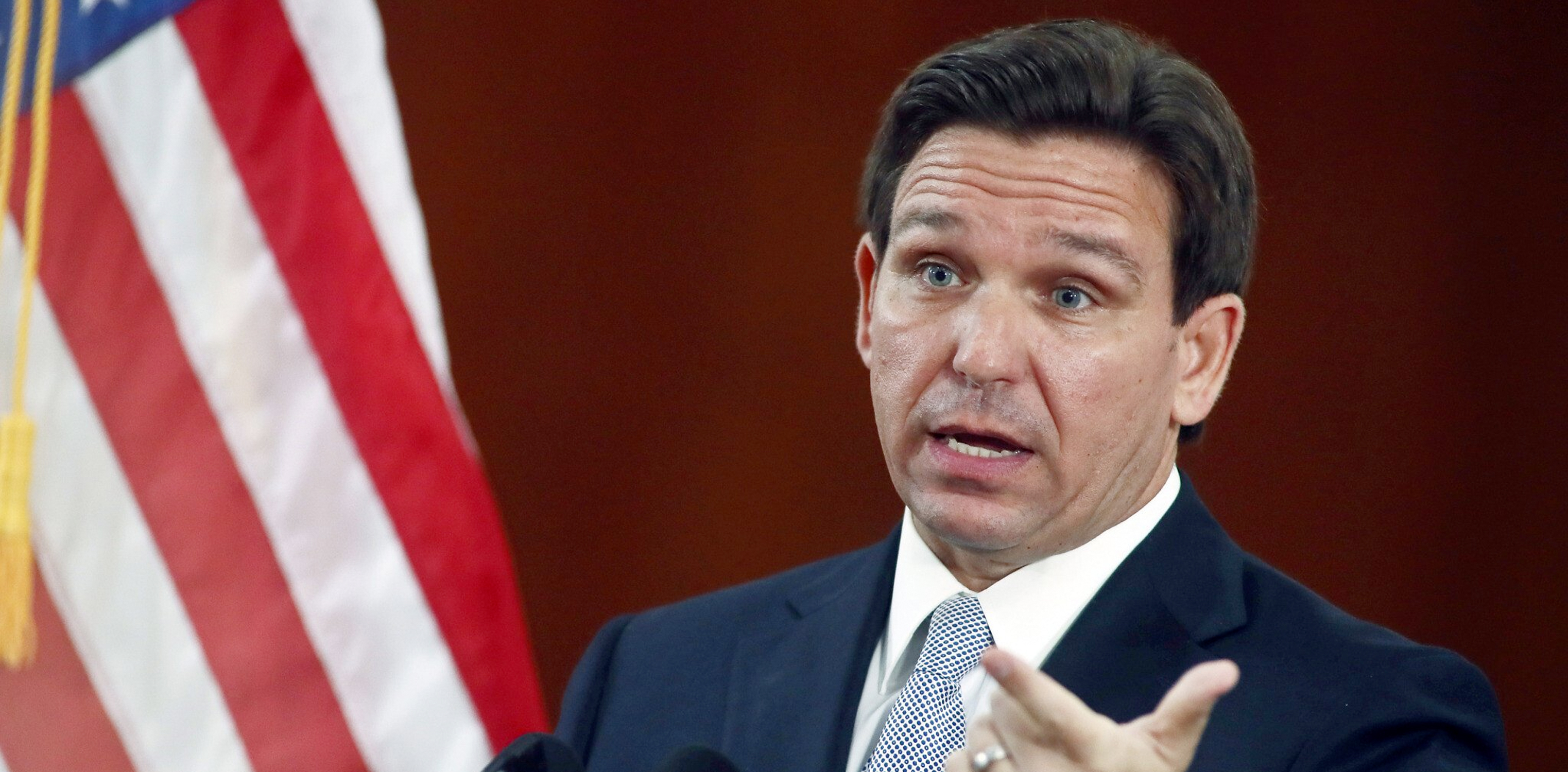 فرص وتحديات ترشح رون ديسانتيس للانتخابات الرئاسية الأمريكية