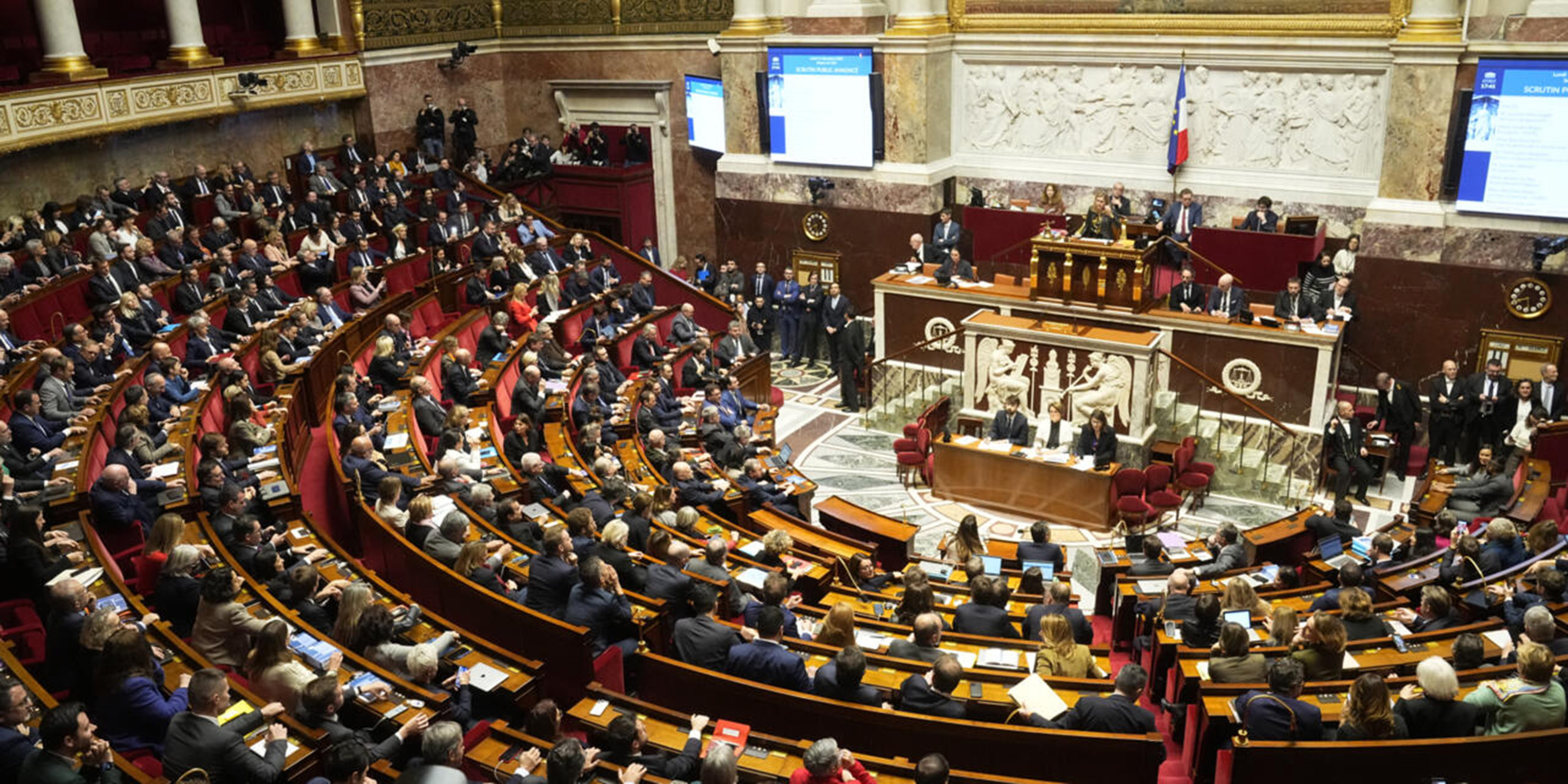 هل يؤشر رفض قانون الهجرة إلى بداية نهاية الماكرونية؟