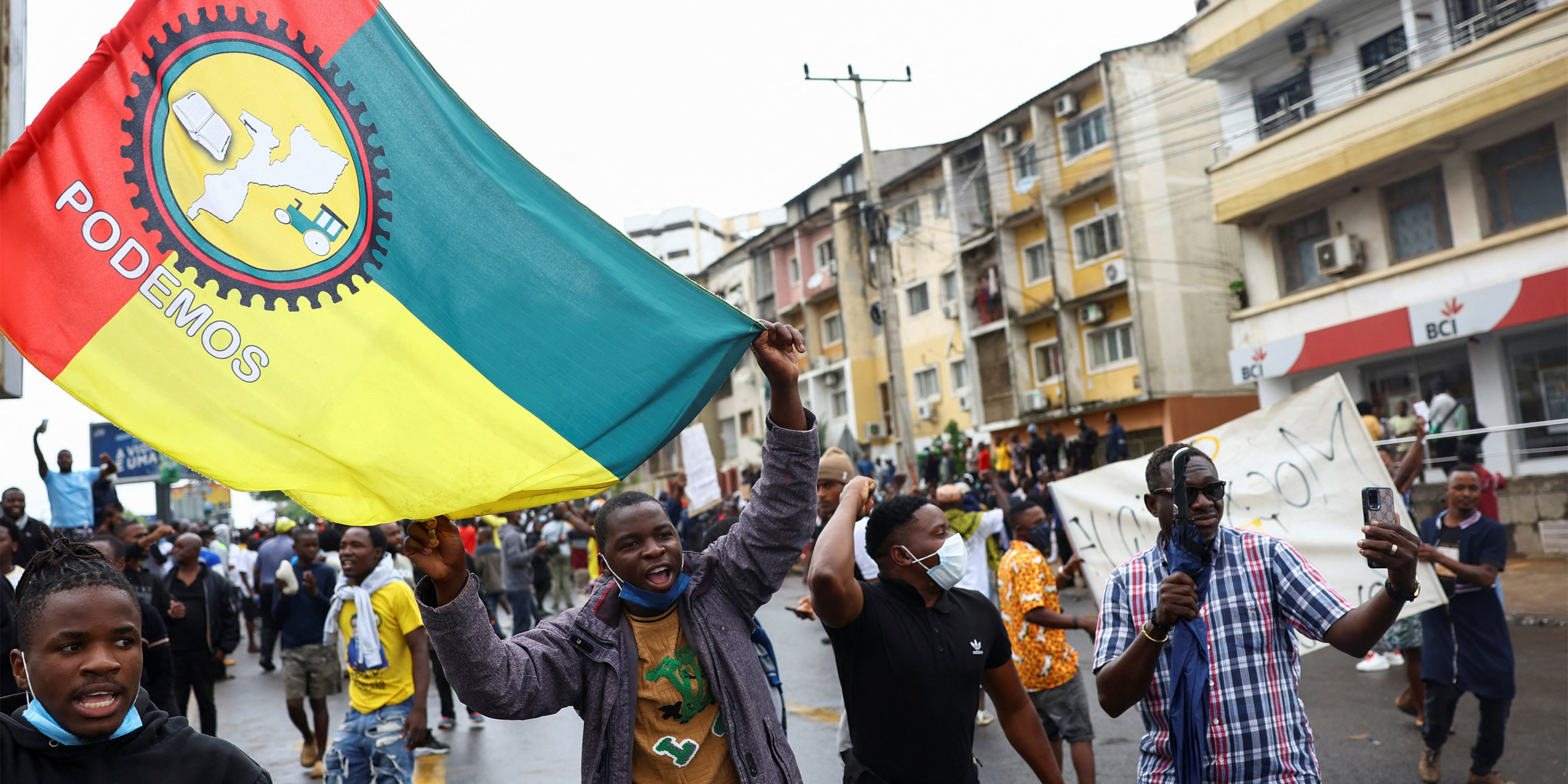 ما أبعاد الأزمة السياسية المتصاعدة في موزمبيق؟