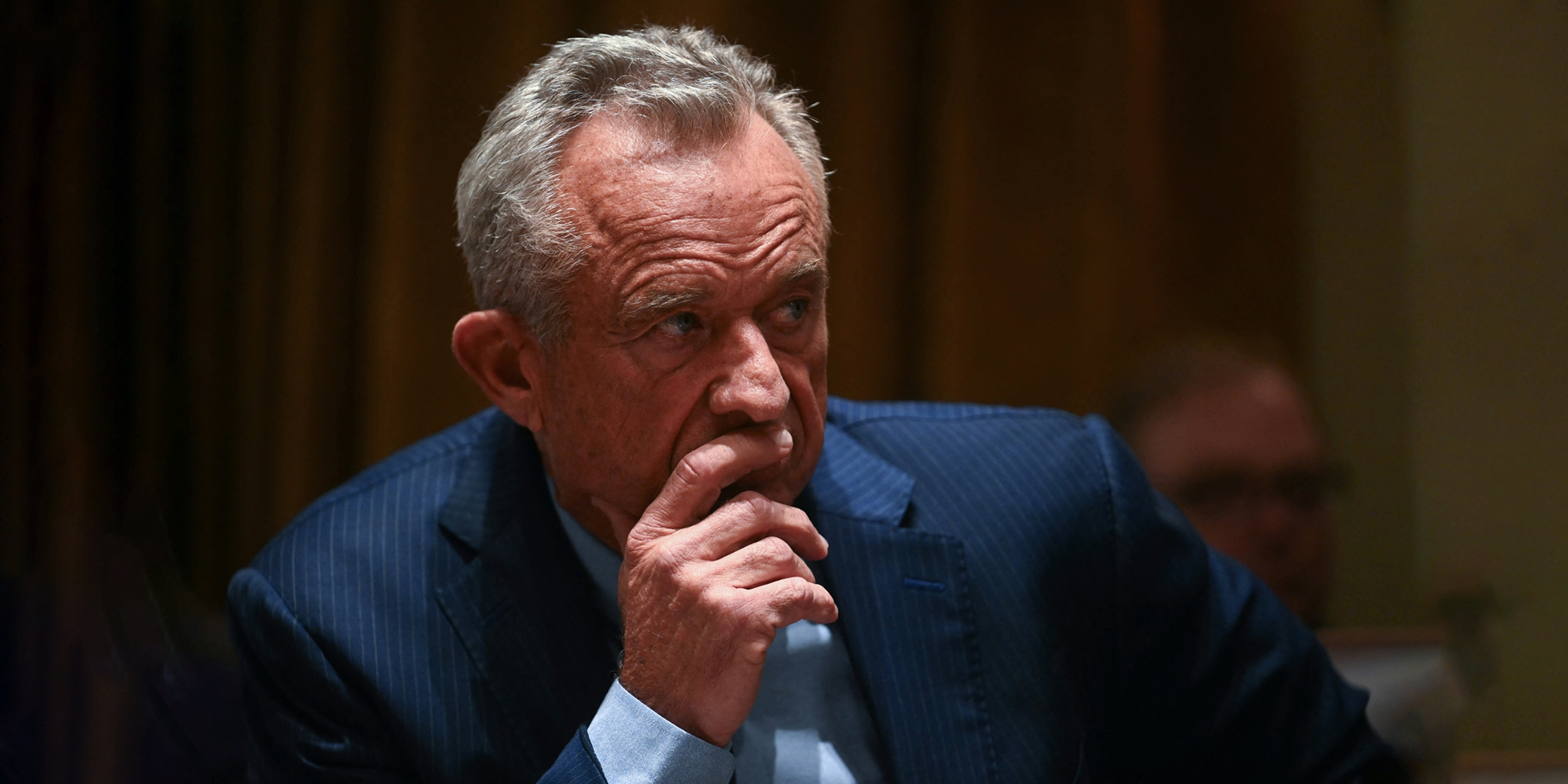 كيف تُعمِّق سياسات "روبرت كينيدي جونيور" التهديدات الصحية في واشنطن؟