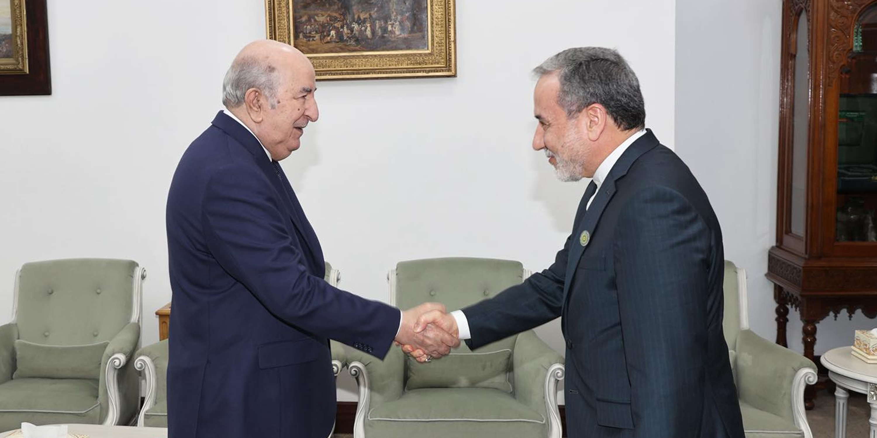 دوافع زيارة وزير الخارجية الإيراني "عباس عراقجي" إلى الجزائر