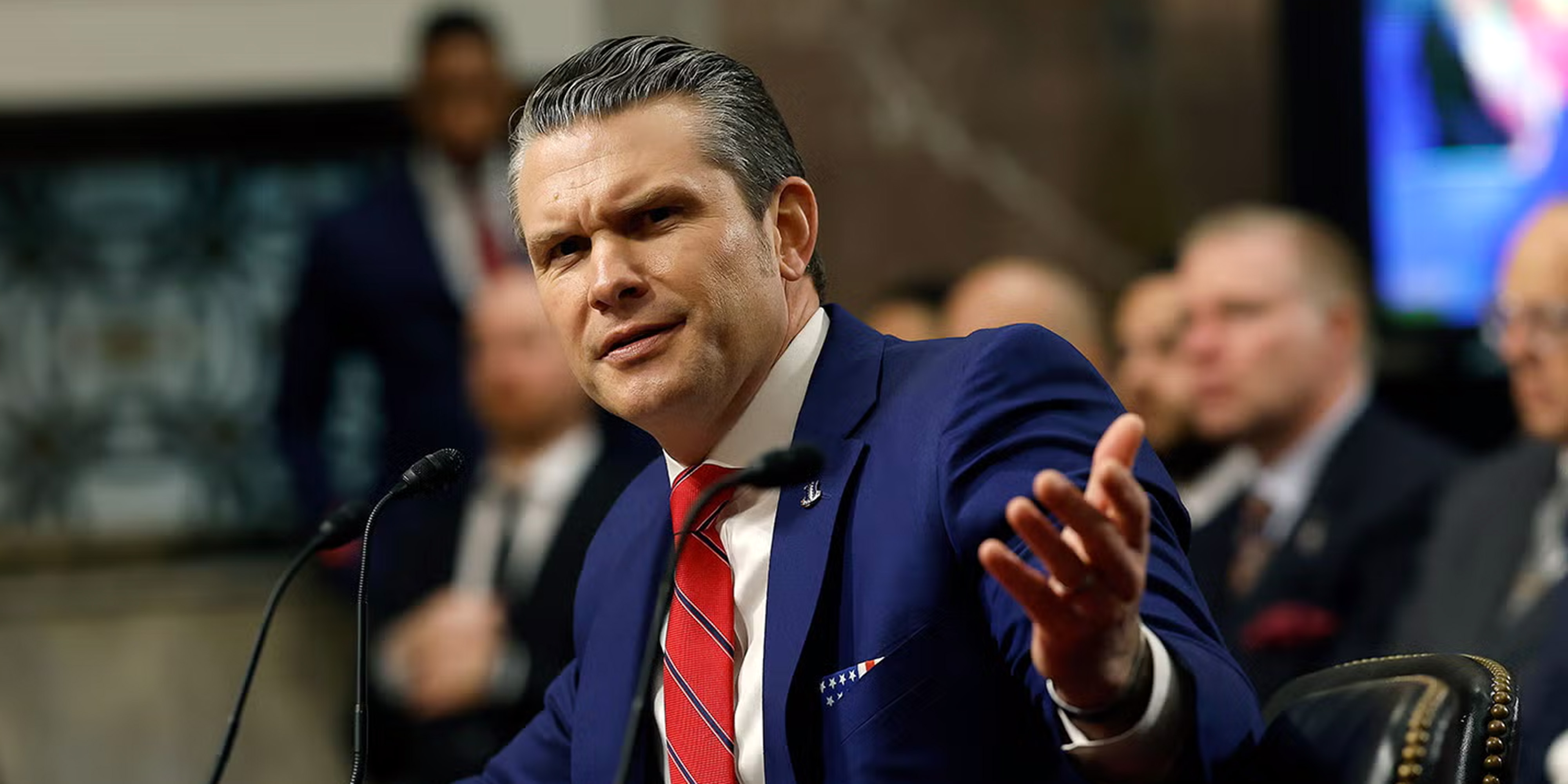 ما هي الانتقادات الموجهة لوزير الدفاع الأمريكي "بيت هيجسيث"؟