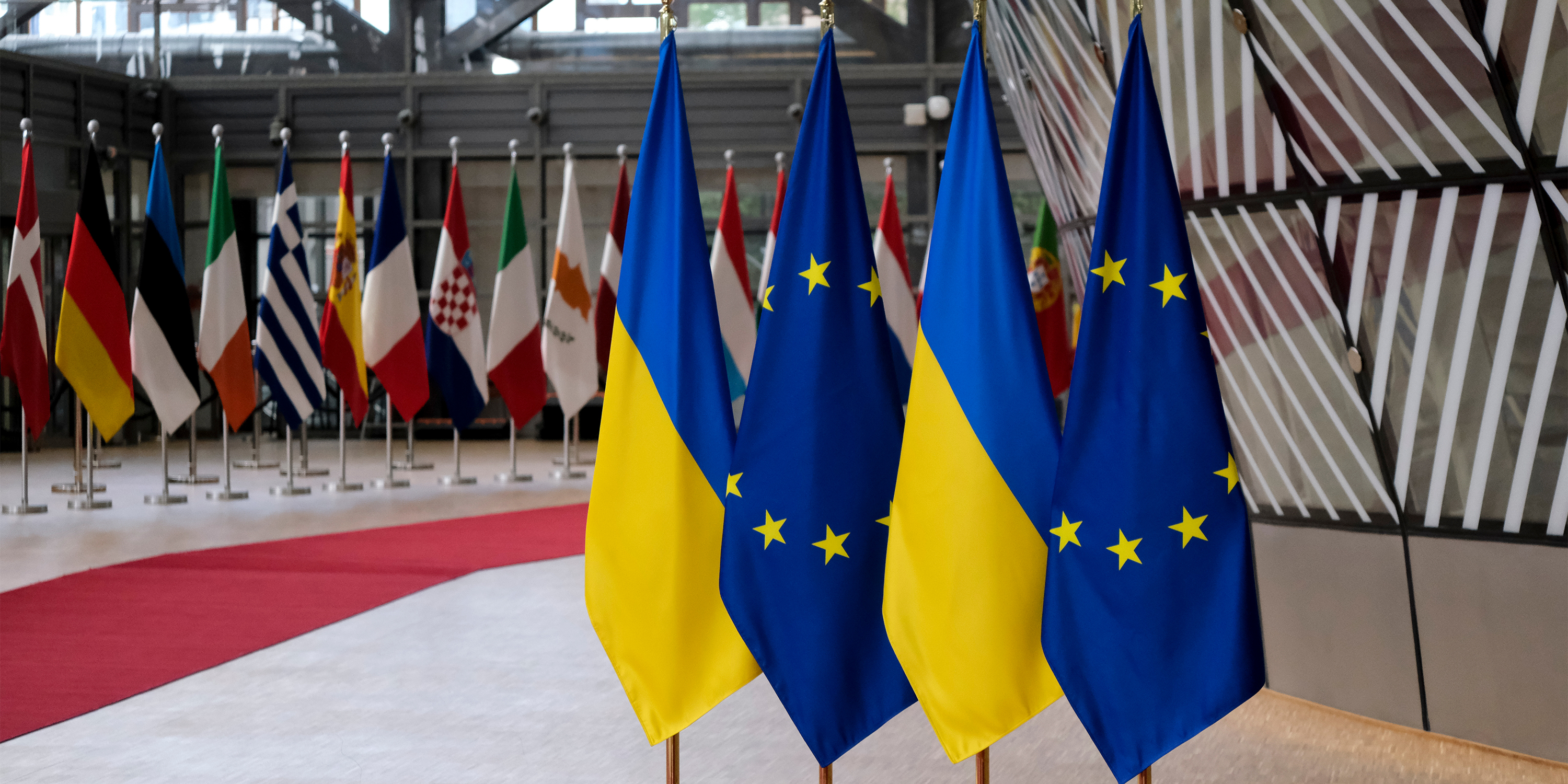 ما أبعاد الدعم الأوروبي المتصاعد لأوكرانيا وسط تراجع الدور الأمريكي؟